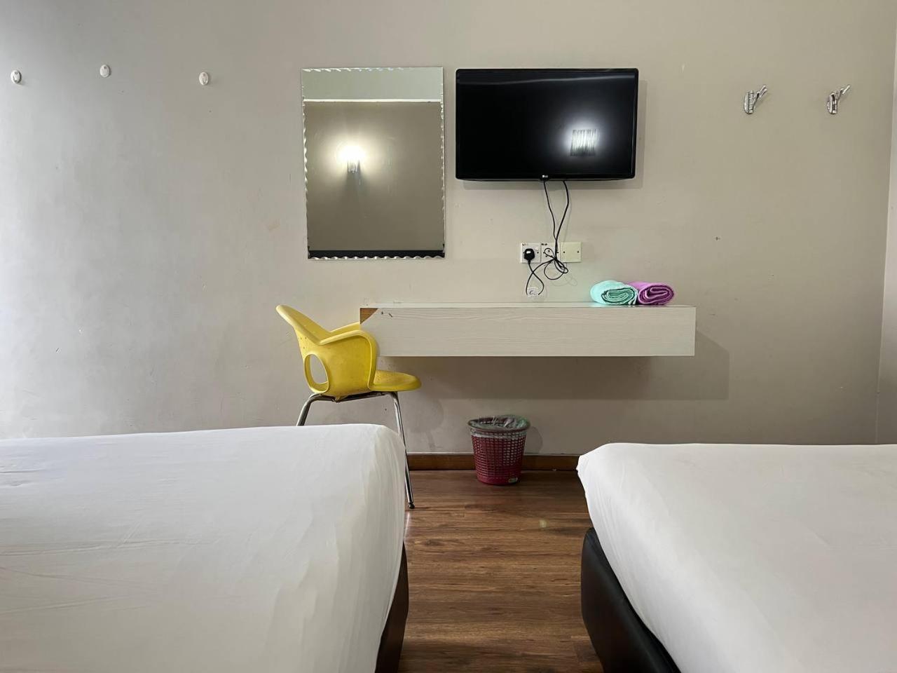 Nice Stay Three Six Five Services Kuching Exteriör bild