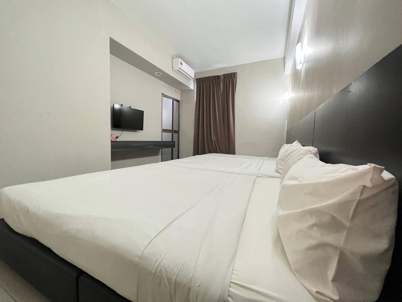 Nice Stay Three Six Five Services Kuching Exteriör bild